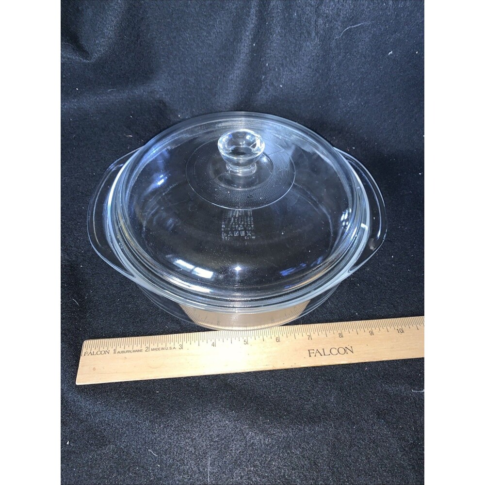 Vintage Pyrex Round Casserole Dish with Lid  One Qt. 221  21C111
